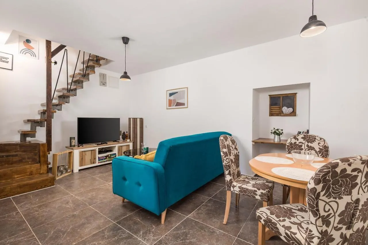 شقة Urban Jungle Central Apartman أوباتيا