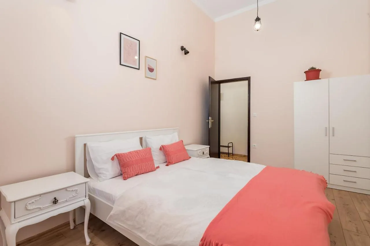 شقة Urban Jungle Central Apartman أوباتيا
